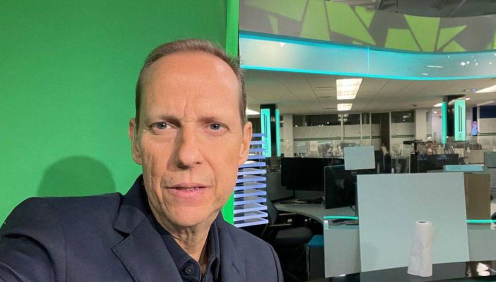 Entre los momentos más intensos de la plática, Paco Villa contó cómo tuvo que decírselo a su padre, mientras que Ethel Torres hizo lo propio con su madre.