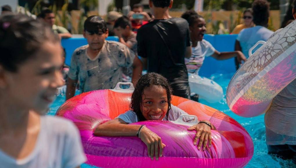 Contreras se comprometió a que el parque “en Navidad lo tendremos como el más bonito de Honduras y en verano vamos a colocar piscinas”.