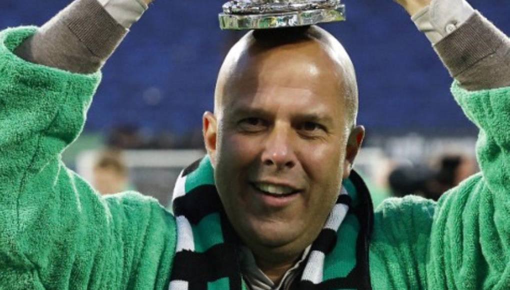 Sorpresa. El neerlandés Arne Slot, de 45 años y actual entrenador del Feyenoord es el favorito para entrenar al Liverpool a partir de la próxima campaña.