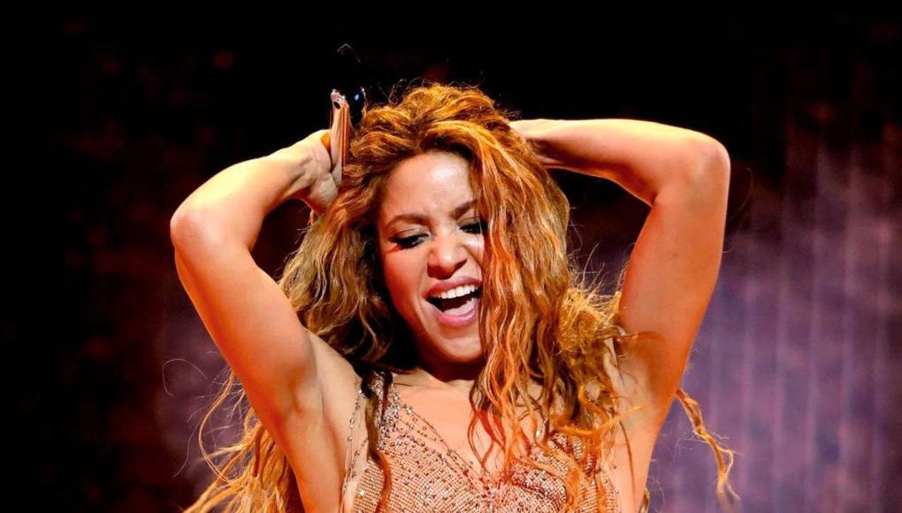 Shakira había guardado silencio sobre su nuevo álbum, pero en una sincera entrevista con Billboard para un artículo de portada de septiembre, la superestrella mundial, que también es madre soltera de dos niños pequeños, compartió por qué tal vez le tomó seis años lanzar un nuevo álbum.