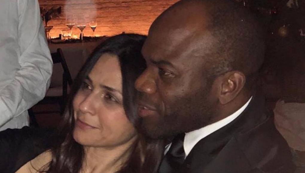 Elisa Secchi ha sido un respaldo de David Suazo y en su momento ella reveló que jugador hondureño sufría al no poder correr como deseaba por lo que terminó por retirarse del fútbol. ‘Todos los días pasaba con hielo en la rodilla, le dije que me había casado por lo que es como humano y no por lo hecho en la cancha’, indicó.