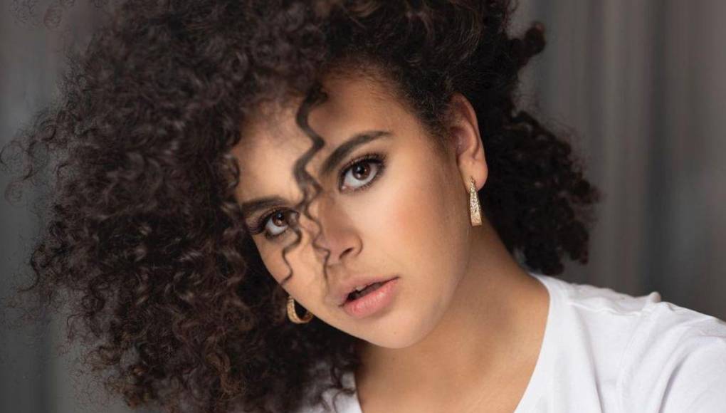 A pesar de la especulación y el entusiasmo de los fans, Lucerito Mijares ha desmentido cualquier relación amorosa con Eduardo Capetillo Jr.