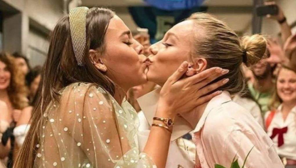 La famosa, quien ahora solo quiere que se le reconozca como Danna, no quiso revelar la identidad de aquella chica; incluso, se rumoró que se trata de Ester Expósito.