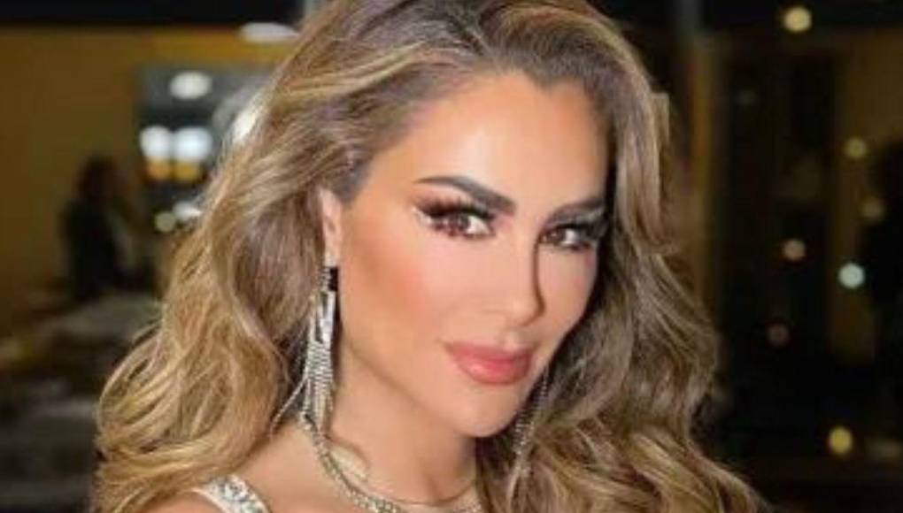 “Me cayó tan pesado, me sentía tan llena... que me tomé un té para al día siguiente sacar toda esa harina y en la mañana me levanto con un cólico, un retortijón. Me desmayé del dolor y caí al suelo”, dijo la cantante mientras mostraba el chichón que tenía en la frente y que se había mordido la lengua por el impacto. Horas después tuvo una sesión de fotos, donde expresó que aún se sentía mareada por lo que había ocurrido.