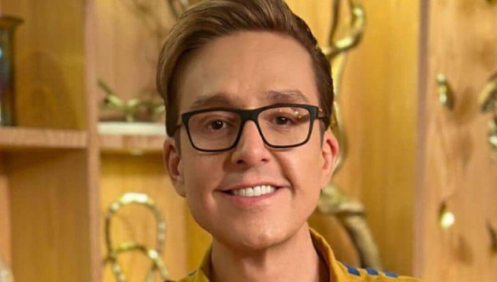 Luego de más de un mes hospitalizado, el pasado viernes 8 de marzo se dio a conocer a través de las redes sociales de Ventaneando que el periodista de espectáculos fue dado de alta y pasará varios días en su casa aún recuperándose.