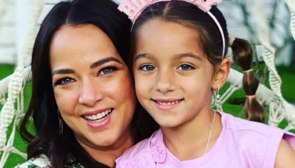 “Eso me angustiaba muchísimo porque para mí, lo principal, más que la casa, que vivo en una casa muy bonita y que me gusta mucho, la casa que soñaba, pero mi preocupación mayor en este momento es que yo pueda tener para pagar el colegio de la niña“, comentó Adamari.