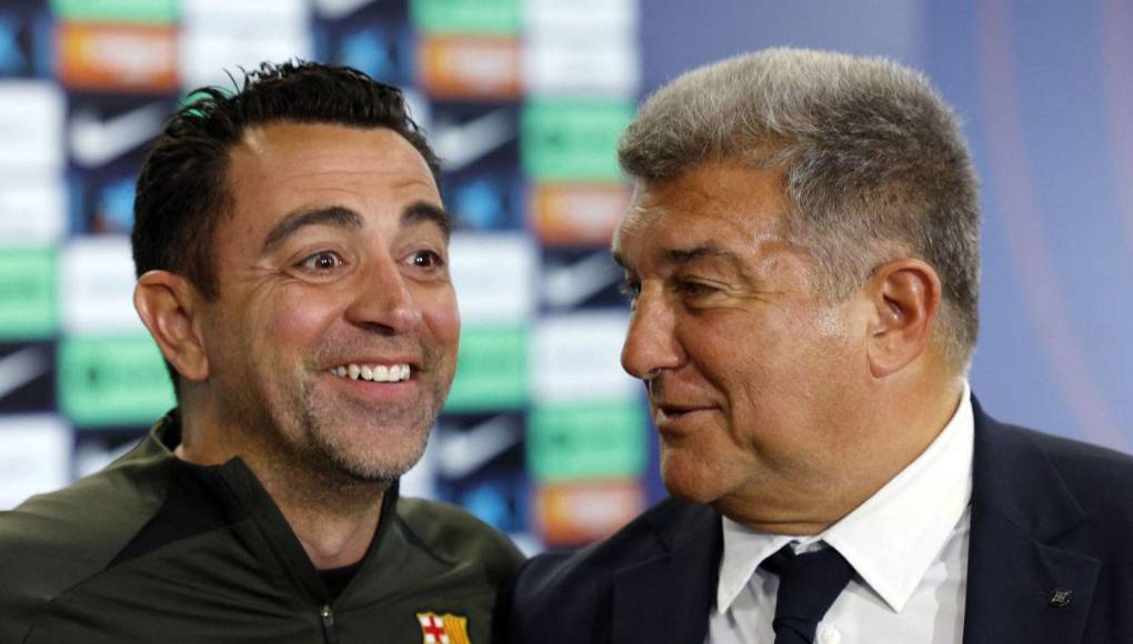 Xavi ha dejado de ser entrenador del Barcelona por varios motivos. En primer lugar porque había perdido la confianza del presidente. Nunca había sido de su interés y si le puso como técnico fue porque todo el barcelonismo veía con buenos ojos su llegada por ser una leyenda culé y más en un momento tan complicado entonces con la destitución de Koeman.