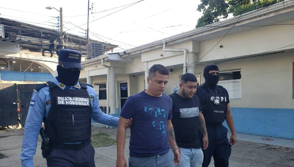 Las autoridades informaron que la captura de estos dos comerciantes se realizó en el río Tulián, Omoa.