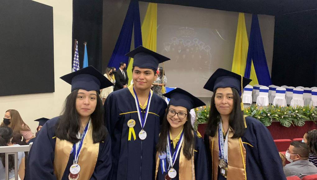 Carla Mejía, Emiliano Cruz, Gabriela Mayes y Scarlett Mejía