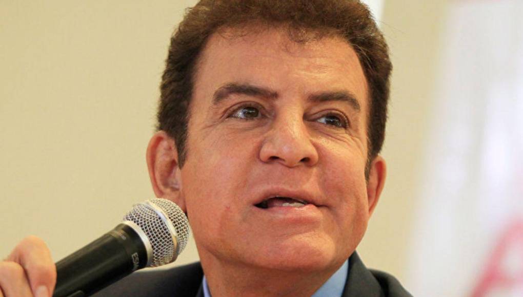 ”Felicito a Cesia Mejía por su valentía. El violento se hace más fuerte cuando tiene cómplices entre los oprimidos”, inició escribiendo Nasralla. 