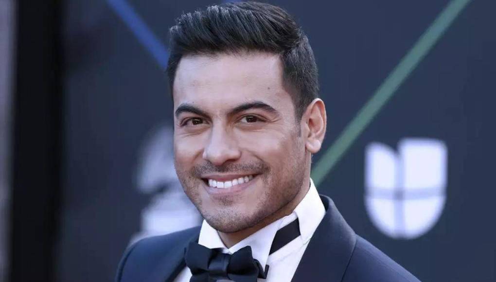 En redes sociales comenzó a correr el rumor de que ambos cantantes presuntamente estaban vinculados no solamente como amigos, también en un plan romántico y esto se volvió tendencia en plataformas sociales.