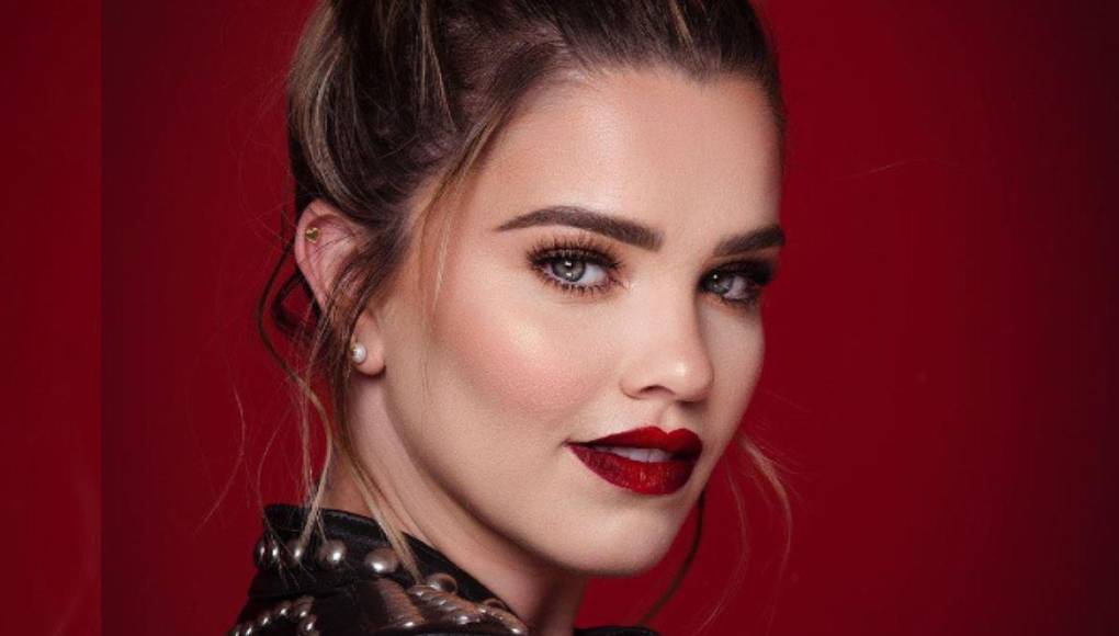 Además, destacó que sentía angustia debido al aislamiento, la incomunicación, del manejo de la información. También dijo que se sentía constantemente apagada debido a la presión de ser grabada 24/7.