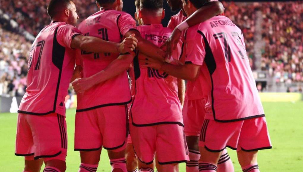 El rosarino apenas tardó 13 minutos en empatar el partido al rematar de primeras un buen centro del lateral izquierdo argentino Franco Negri. 