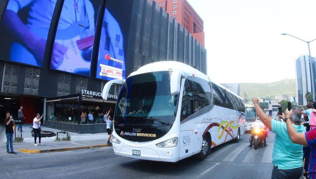 Cientos de hinchas mexicanos acudieron al hotel donde se concentrará la plantilla de Inter Miami encabezada por Lionel Messi de cara al partido de vuelta de los cuartos de final de la Liga de Campeones de la Concacaf.