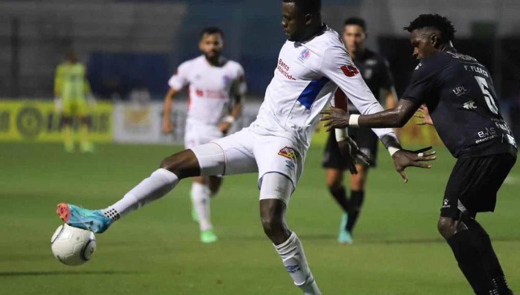 Olimpia venció 3-1 al Real España en un partido donde Yustin Arboleda fue la figura al marcar un doblete.