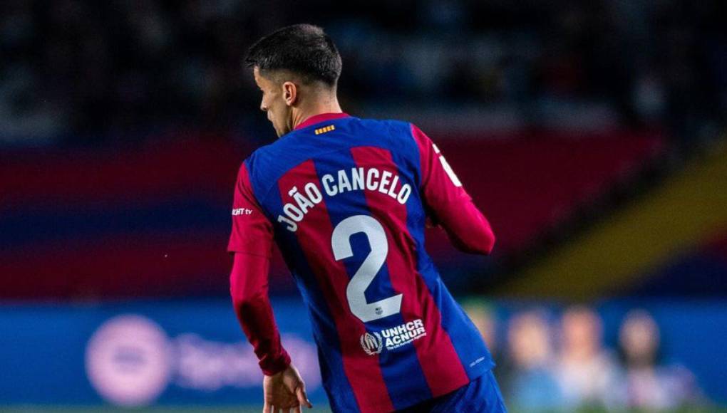 Joao Cancelo: No es segura la continuidad del portugués en el Barcelona ya que el club dueño de su ficha en el Manchester City.