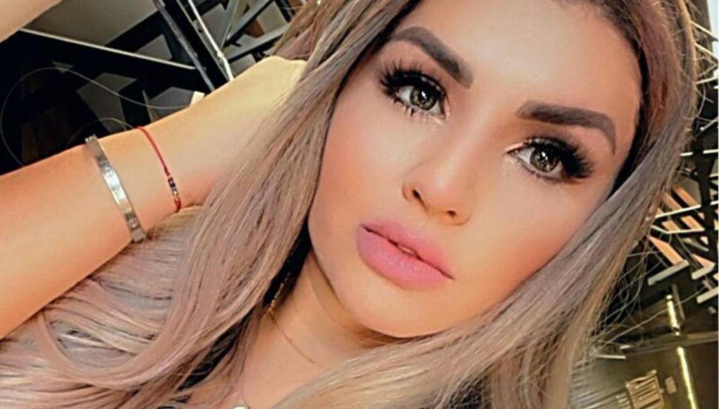 “Es que tú sabes hacer otro tipo de cosas. Yo sí sé cocinar”, arremetió Mariana contra Mane, quien le dijo: “Yo sé. Yo estuve ahí. Yo también sé cocinar, reina. Aviéntate la primera temporada de ‘La casa de los famosos’, pero ve. Estás aquí afuera. Ve a cocinar a tu casa.”.