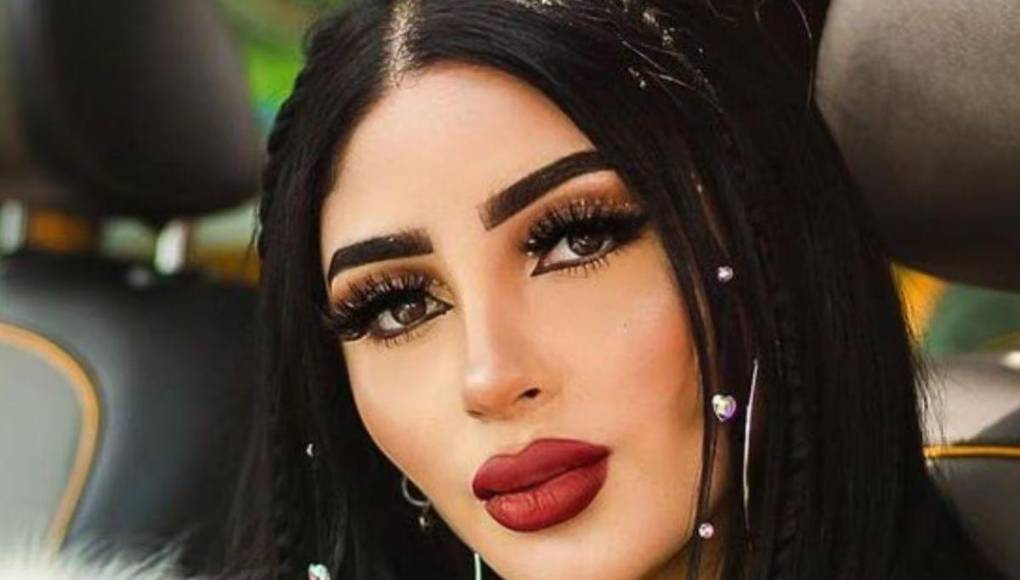 La extensionista reveló que en 2019 aceptó hacerle extensiones a cambio de menciones en sus redes sociales, pero según Betzel, Bellakath no respetó el acuerdo de colaboración y era abusiva; hasta le exigía trabajar en horarios de la madrugada.