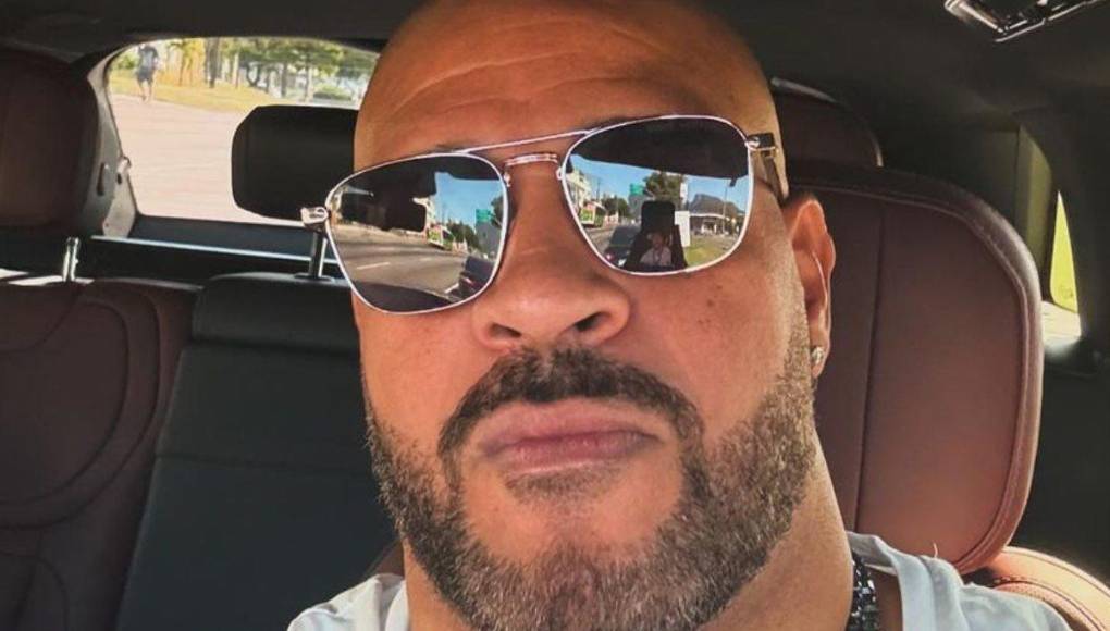 Según publicó el periodista Bruno Di Simone, el histórico atacante de la Verdeamarela tuvo una “relación abierta” con una modelo fitness llamada Gracyanne Barbosa y su ahora ex pareja Belo, un popular cantante en Brasil.