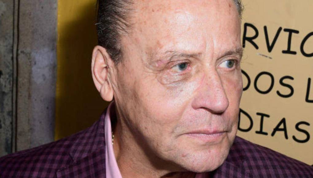 Esto hizo que la credibilidad del famoso decayera entre la audiencia, especialmente porque lo tacharon de misógino y homófobo, sin embargo, un tema que causó revuelo e incluso risas fue la manera en que terminó su relación con Chávez.