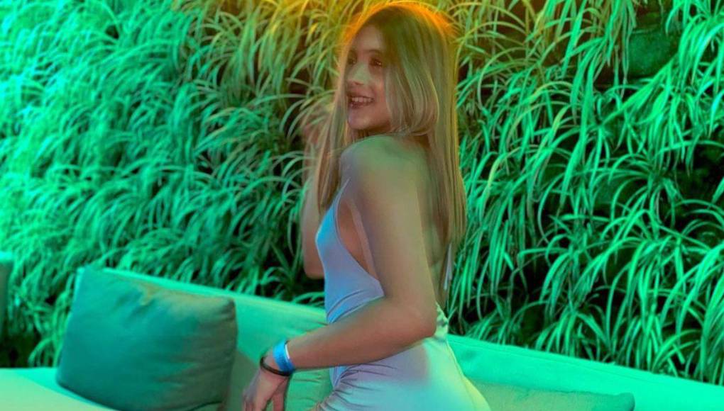 La hija del Nene Obando está causando sensación en las distintas plataformas digitales y en los estadios de fútbol.