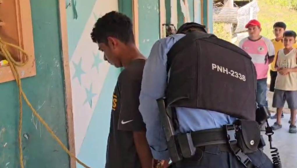 El joven Nahún Mendoza, fue llevado a la estación policial de Cofradía, para ponerlo a la disposición de la fiscalía de turno, y así se le deduzcan sus delitos.