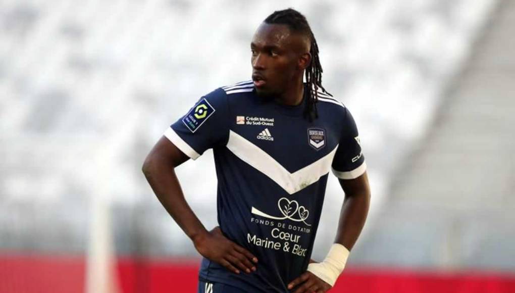 Más tarde el medio francés L’Equipe informó que: “Según los primeros exámenes, el internacional hondureño sufrió un grave traumatismo craneoencefálico, fue puesto en coma artificial”.