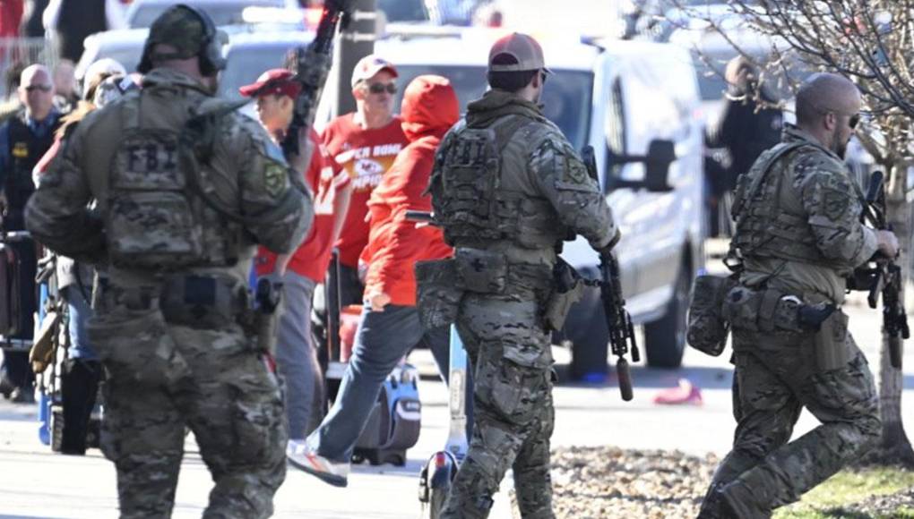 El suceso tuvo lugar en un aparcamiento en las inmediaciones de Union Station, la estación central de ferrocarriles de Kansas City, según informó en una rueda de prensa la jefa del departamento local de Policía, Stacey Graves.