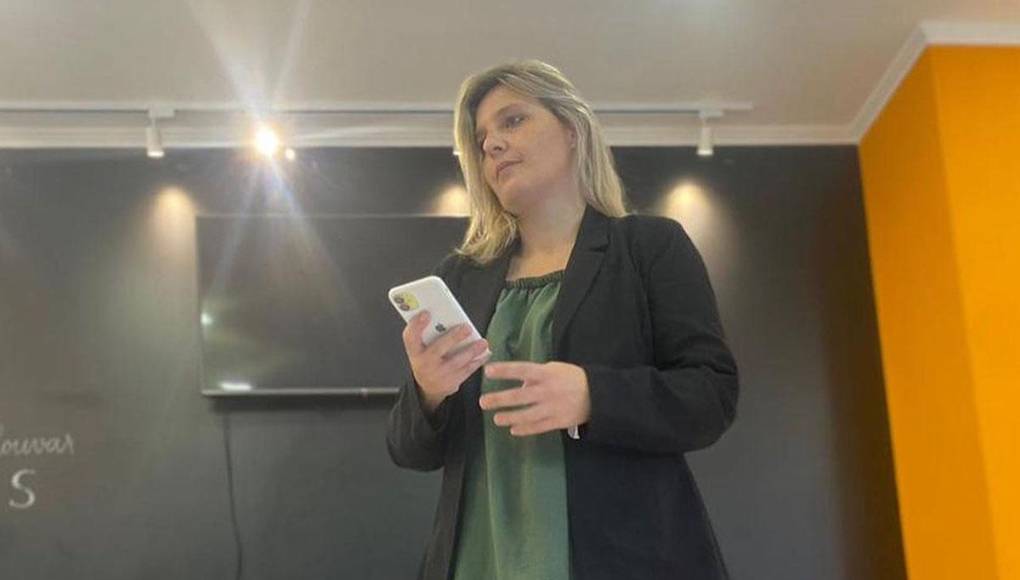 “Pude escuchar el chasquido del beso y sentir su sudor”, describió la periodista brasileña.