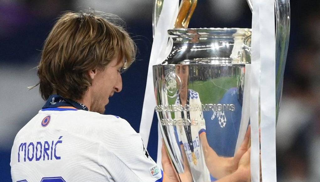 Luka Modric dejará el dorsal 10 y por lo tanto el mismo será utilizado por Mbappé. 