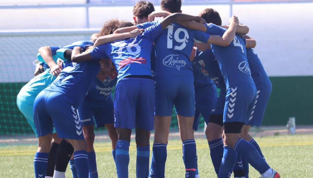 Luto en el fútbol. Este sábado se dio a conocer el fallecimiento de un joven futbolista en pleno entrenamiento en España.