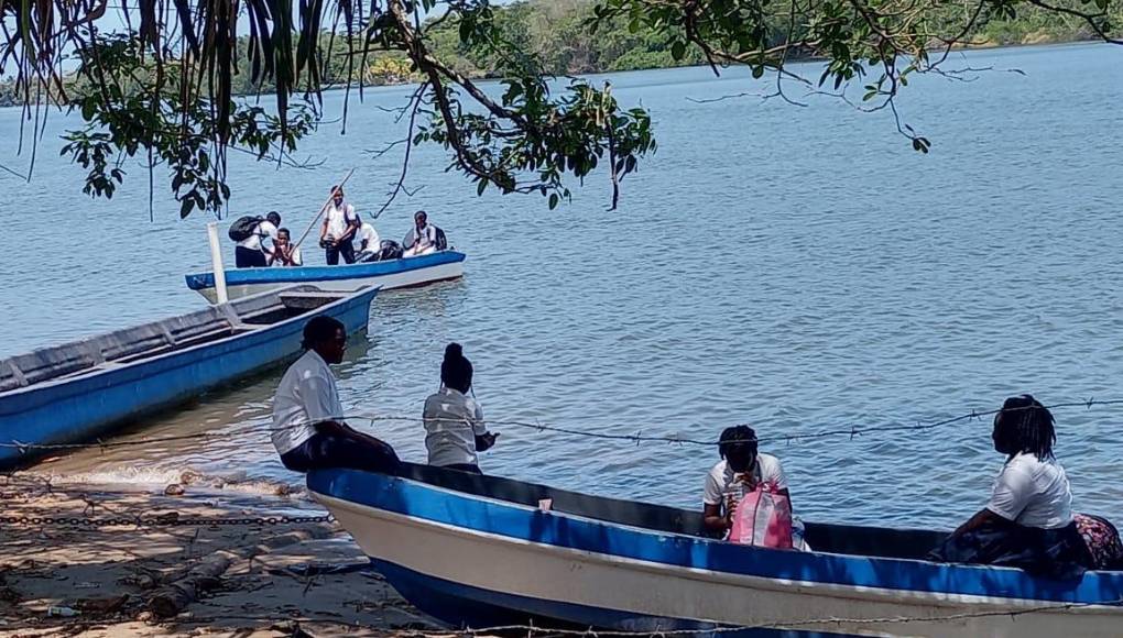 Son 164 alumnos que tiene este instituto, la mayoría viene de las comunidades de Calderas Bacalar, San Isidro y San Pedro de Tocamacho, el Tranvío, San Martín, Coyoles, Batalla, Pueblo Nuevo, entre otras.