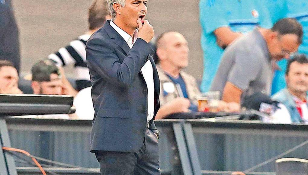 Mourinho actualmente se encuentra sin equipo tras su etapa en la Roma de la Serie A, donde no tuvo el éxito que se esperaba. El portugués tiene 2 Champions League en su palmarés. En 2004 la ganó con el Porto y en 2010 con el Inter de Milán, antes de irse a dirigir al Real Madrid.