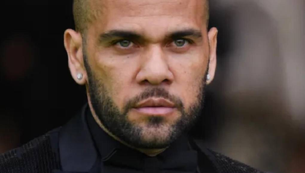 Tras recibir la resolución de la Audiencia, la defensa del internacional brasileño está tratando de reunir el millón de euros que le exige el tribunal.