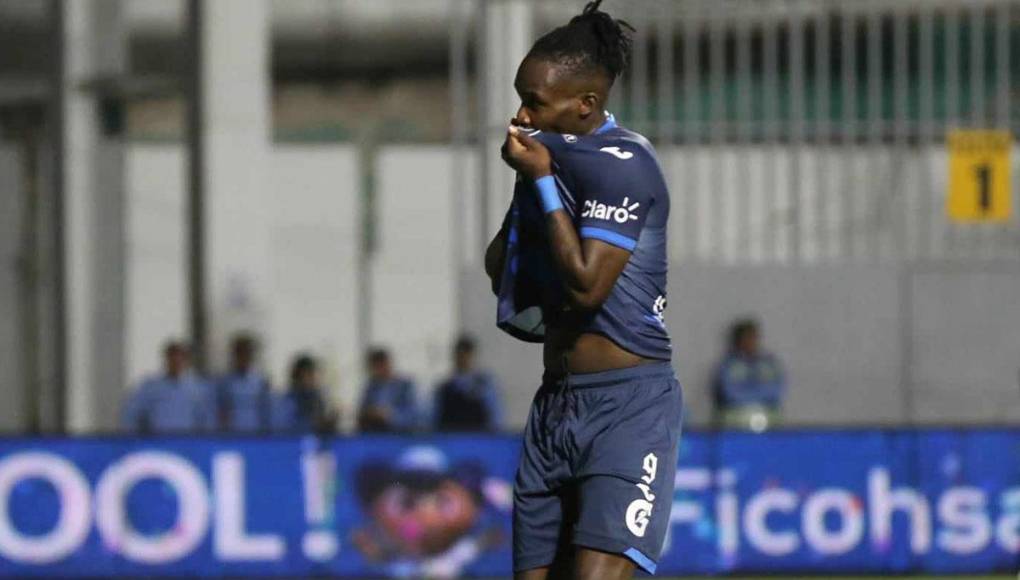 Rubilio también besó el escudo del Motagua tras su gol.