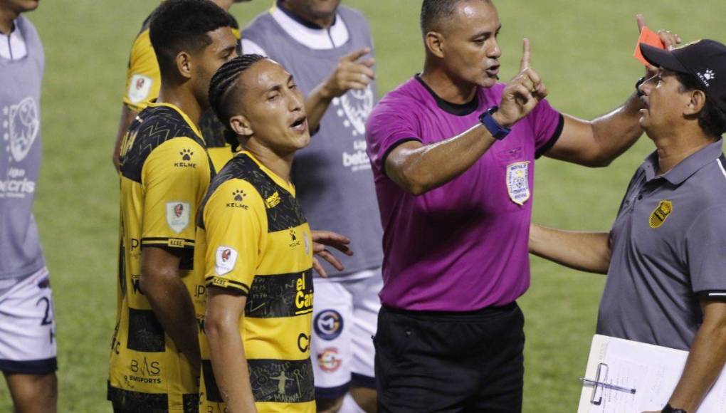 En total, fueron tres expulsados por parte del Real España y uno por parte del Génesis.