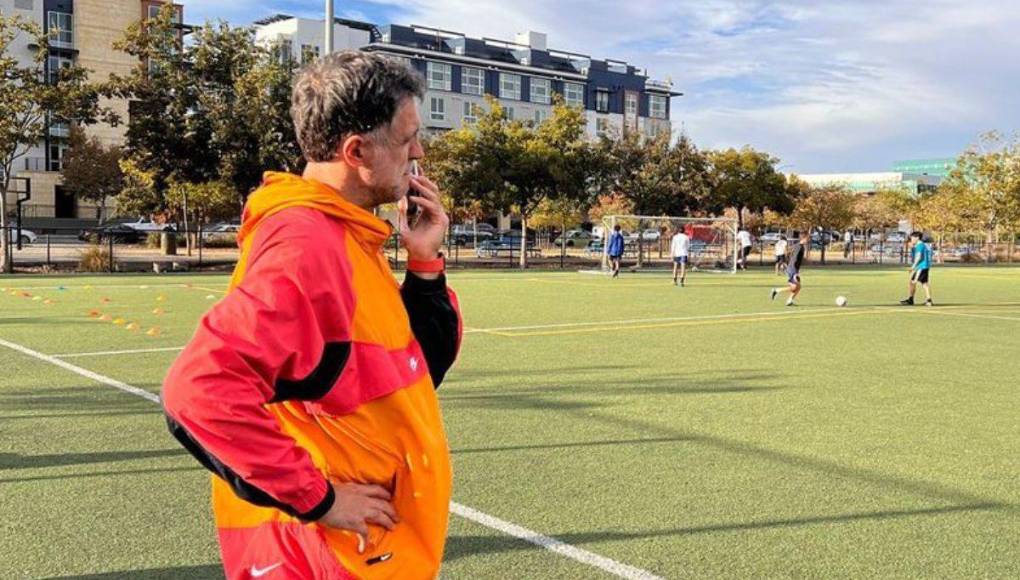 Esas vinculaciones son con el clérigo Fethullah Gulen, por exponer en una conferencia que es “albanés, como tal” y “no turco”.