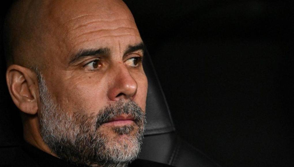 Pep Guardiola lució concentrado segundos antes del pitazo inicial.