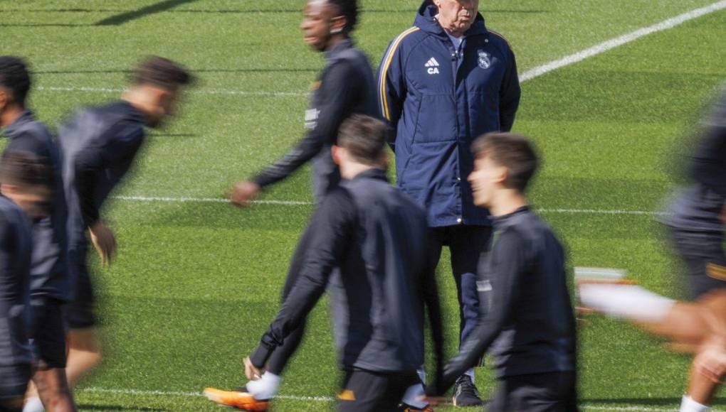 Relata que Ancelotti firmó el 4 de julio de 2013 un contrato como entrenador del Real Madrid hasta el 30 de junio de 2016, por el que cobraría rendimientos de trabajo y rendimientos derivados de la cesión de los derechos de imagen al club. El contrato cesó en mayo de 2015 pero Ancelotti siguió viviendo en Madrid hasta finales de ese año.