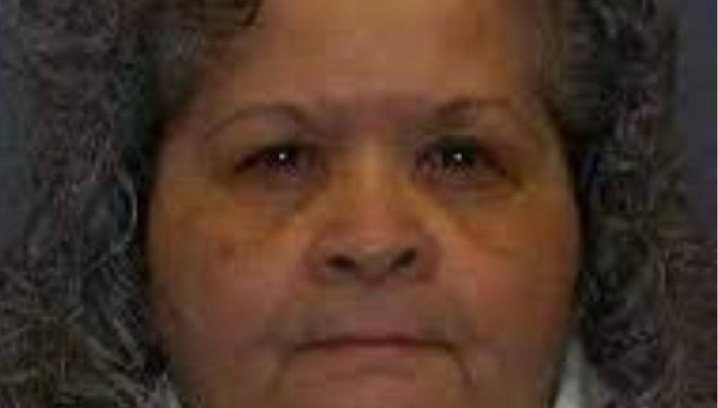 Yolanda Saldívar recibió cadena perpetua el 23 de octubre de 1995, con opción a recobrar su libertad condicional después de cumplir 30 años de estar presa, condena máxima preventiva en Texas.