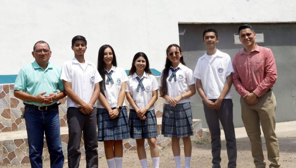 Para sus directores, José Inés Gómez Martínez (director) y Josué Hernández (subdirector), estos alumnos destacados en la excelencia académica representan el compromiso y la dedicación con la que la institución a lo largo de sus 57 años de trayectoria ha formado académicamente a los educandos que pasan por sus aulas de clases.