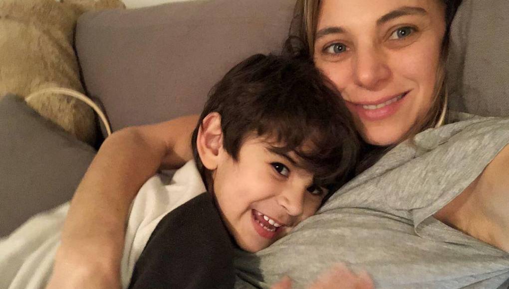 Mariana Derderián se encuentra hospitalizada tras incendiarse su vivienda ubicada en Vitacura, Chile. En el incidente murió su hijo menor Pedro, quien nació en 2017, tenía seis años de edad. Mariana y su otra hija, Leticia de 9 años salieron heridas del hecho.