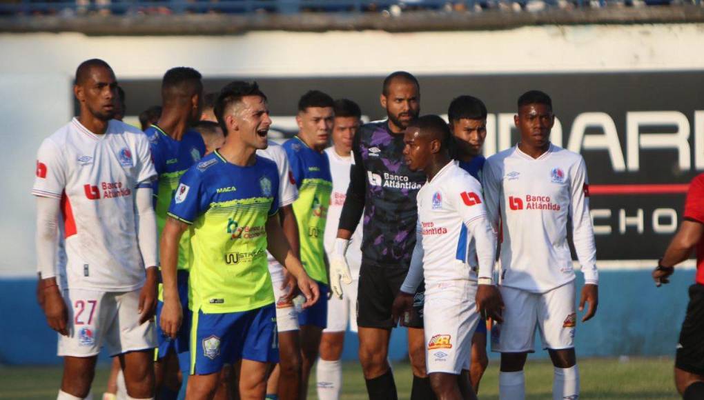 Olimpia perdió un invicto de 45 imbatible en la Liga Nacional de Honduras y esto han dicho periodistas hondureños de lo ocurrido. Además, un equipo centroamericano se mofó de los albos.