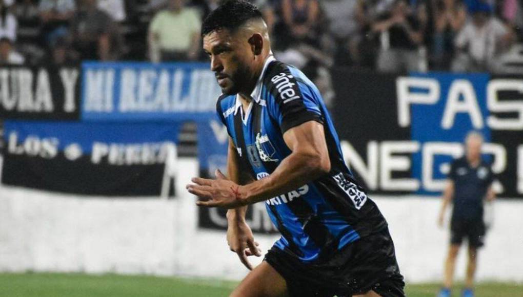 Escándalo. Futbolista intentó bajarle la novia a su compañero y en el equipo toman cartas en el asunto.