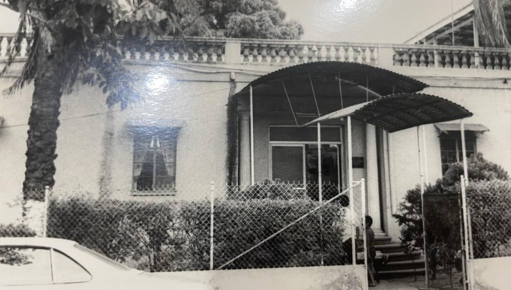 El recordado Club Social Casino Sampedrano fue escenario de los eventos más importantes de la ciudad durante décadas. En la actualidad permanece en el abandono, pero conserva su valor histórico.