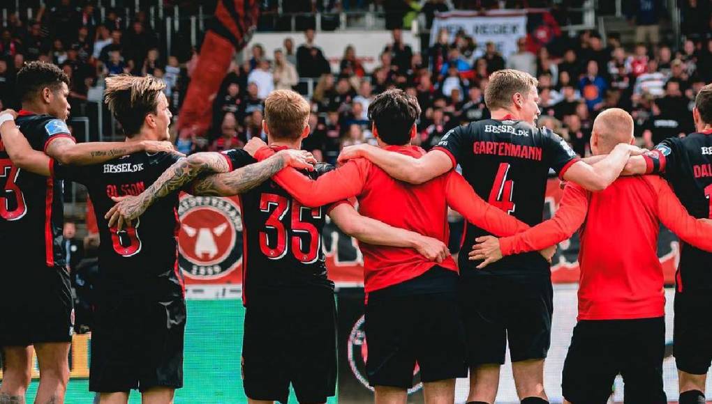 La noticia de su enfermedad ha despertado muestras de apoyo en las redes sociales de los principales clubes daneses, así como del Arsenal.