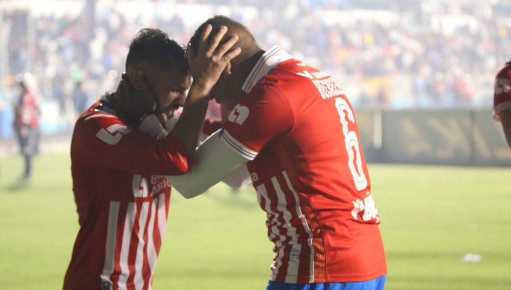 La emoción era evidente en cada jugador del Olimpia luego de eliminar al Motagua de forma cardíaca. 