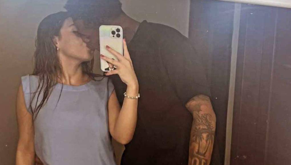Cristian Sacaza: El volante del Marathón compartió esta fotografía en sus redes sociales en donde aparece besando a su pareja sentimental.
