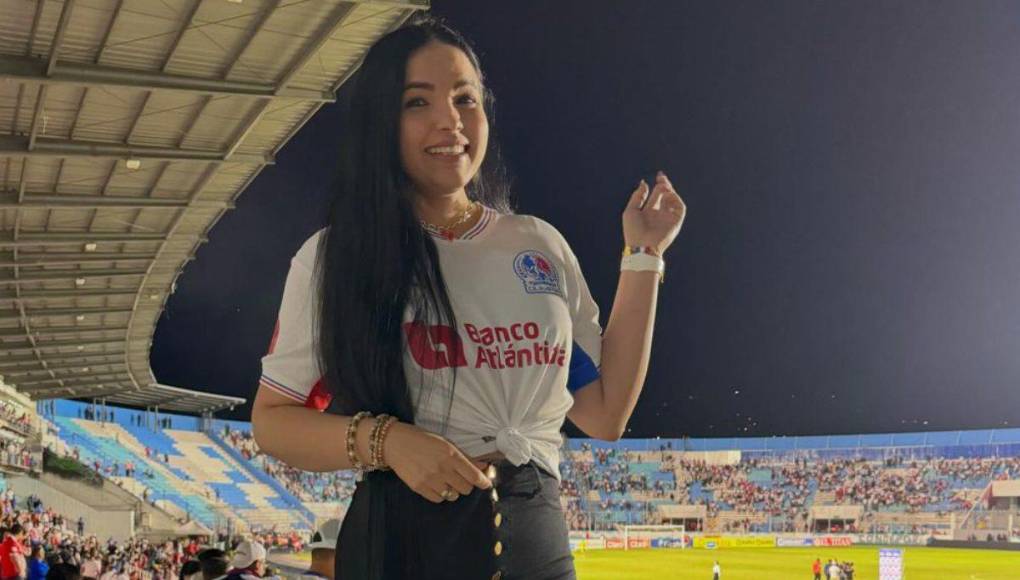 Paula Vivas es de Venezuela y es la esposa del colombiano Yustin Arboleda del Olimpia.