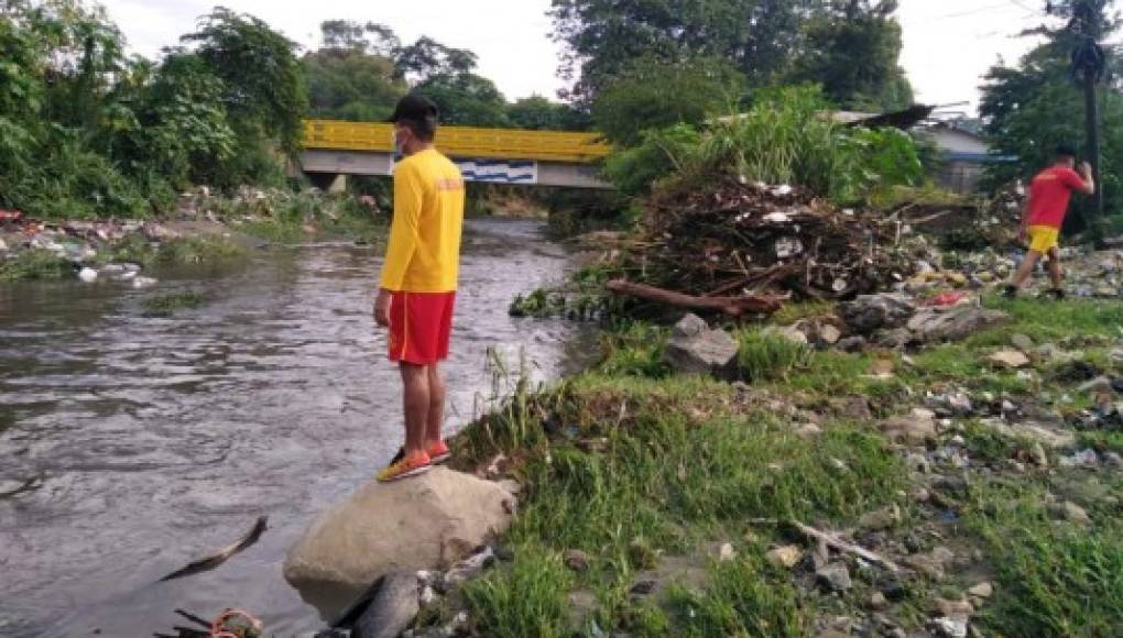 Hombre muere al ser arrastrado por el río Sauce en San Pedro Sula